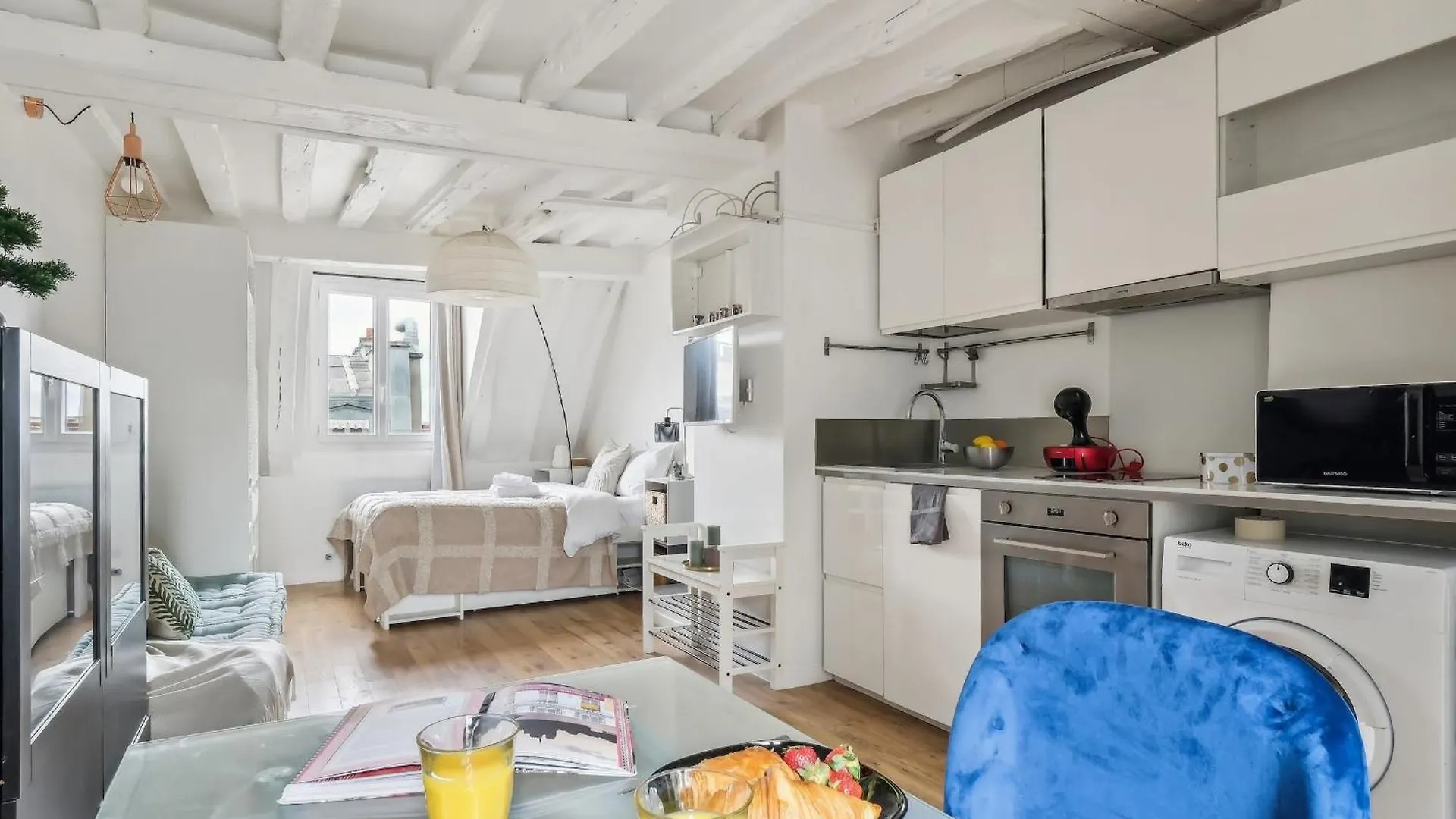 Le Louvre & Notre-Dame - Cityapartmentstay Paris 0*,  France