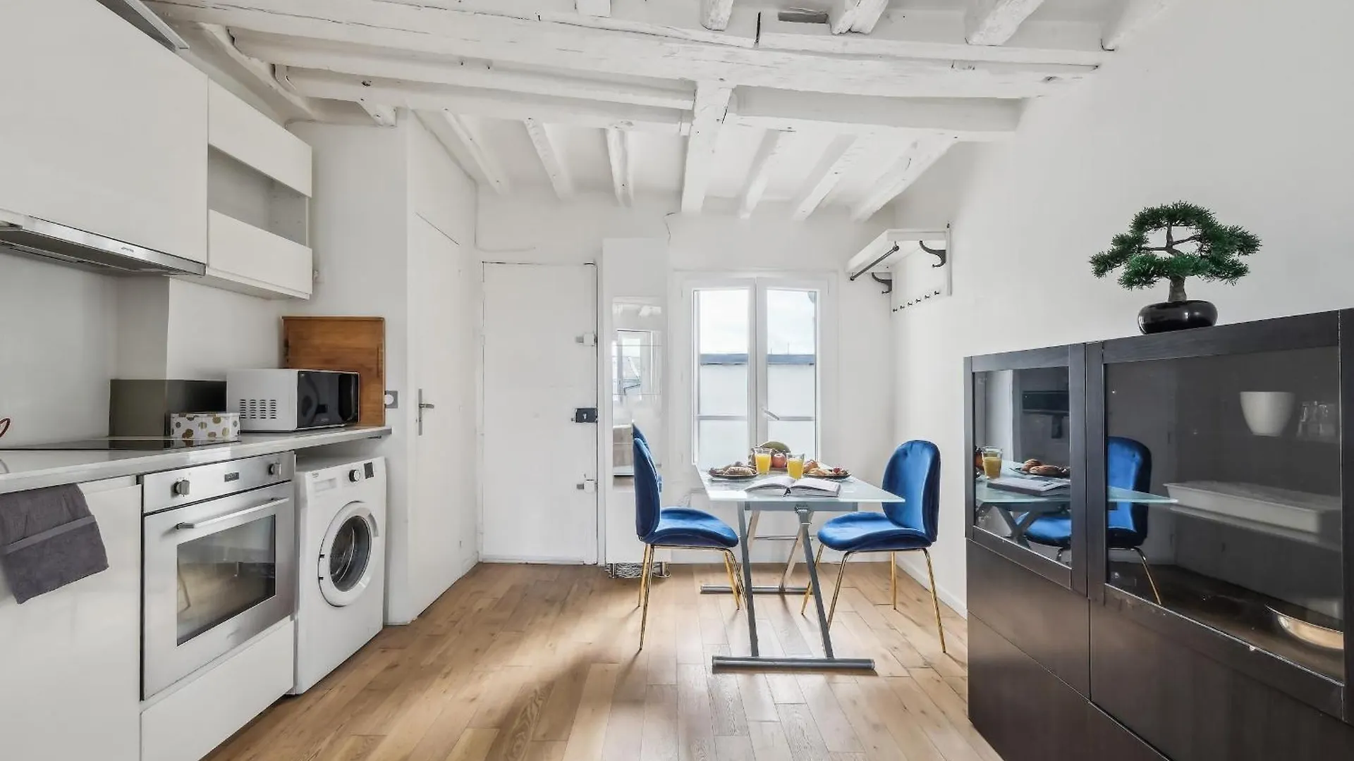 Le Louvre & Notre-Dame - Cityapartmentstay Paris 0*,