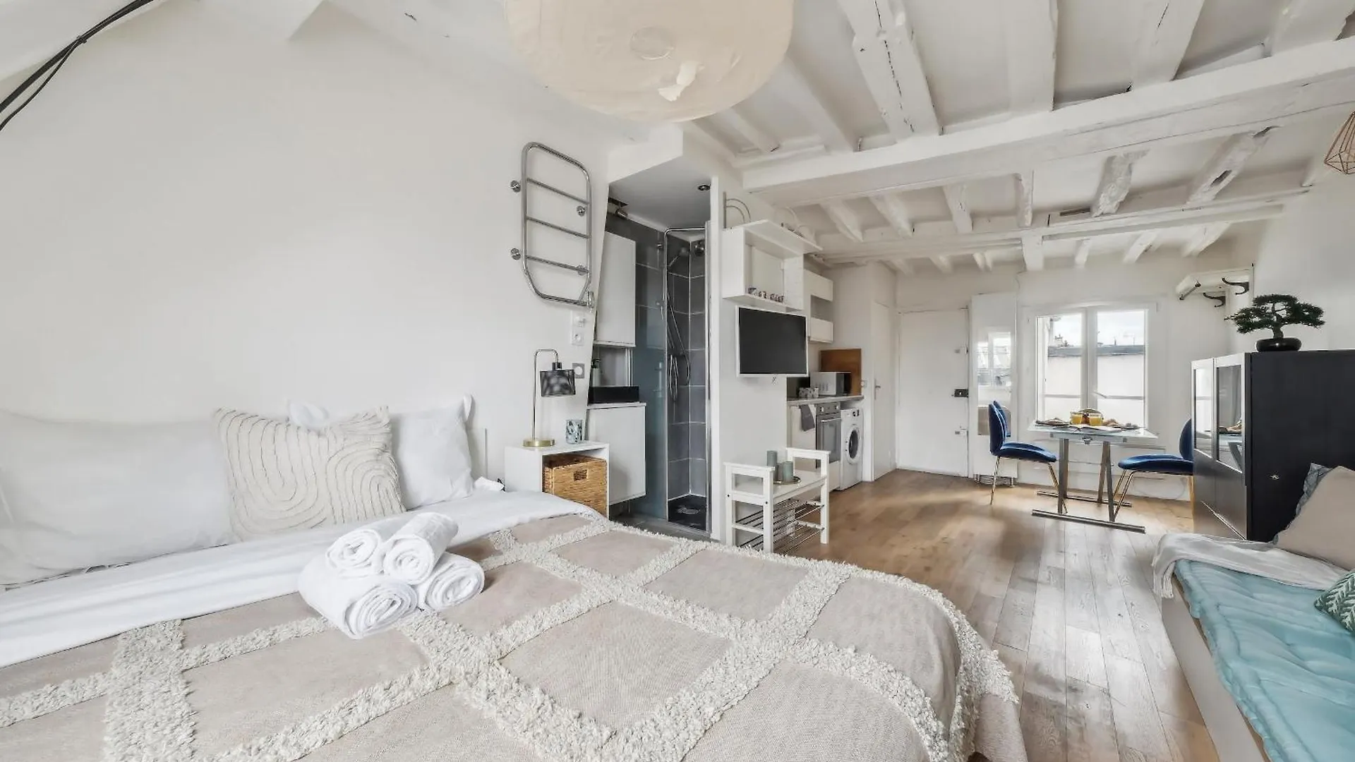 Le Louvre & Notre-Dame - Cityapartmentstay Paris Apartment