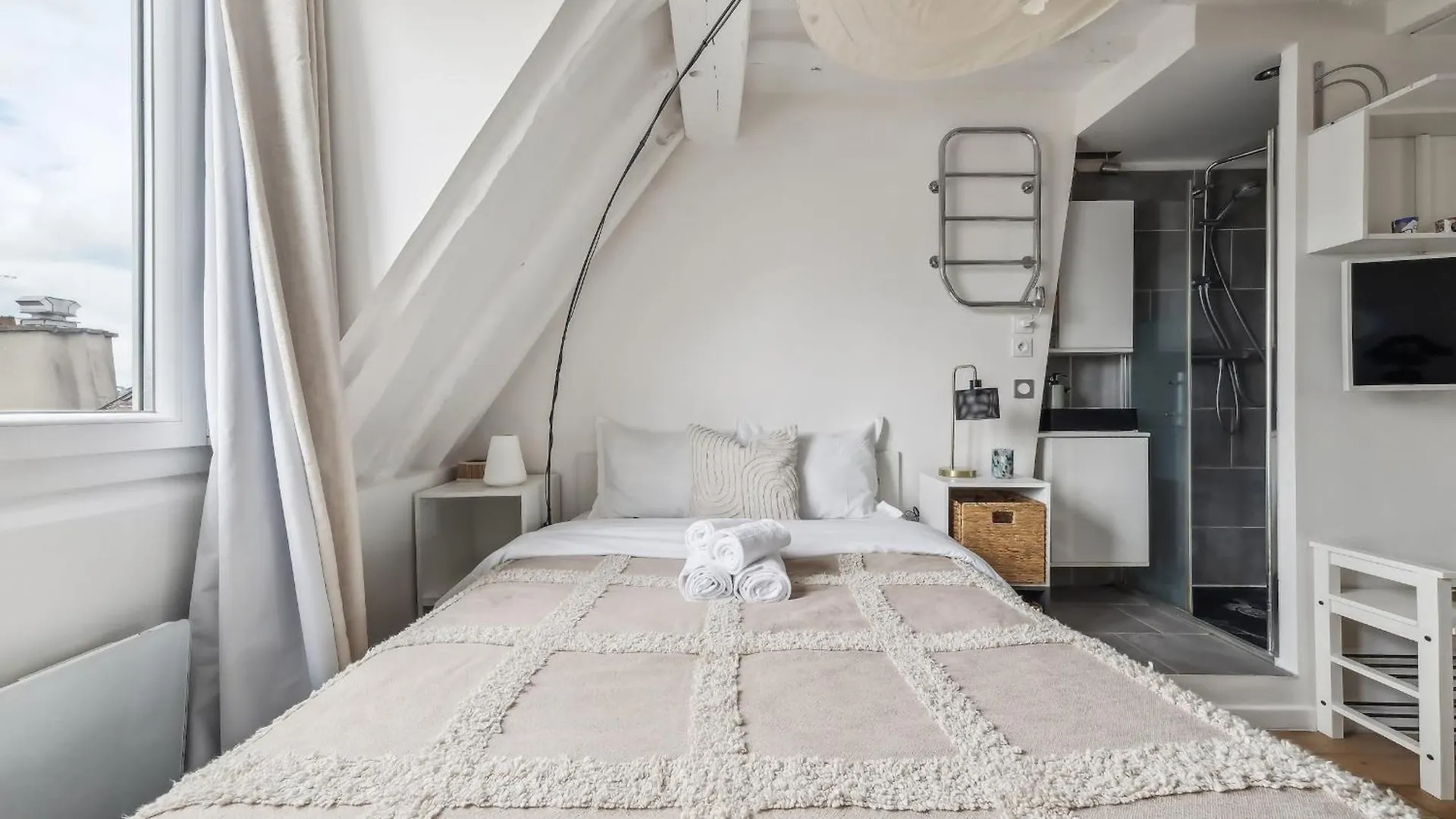 Le Louvre & Notre-Dame - Cityapartmentstay Paris France