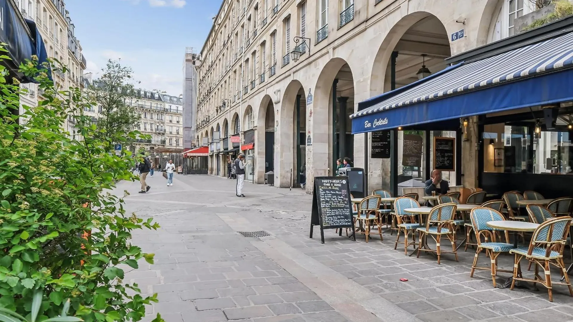 Le Louvre & Notre-Dame - Cityapartmentstay Paris Apartment